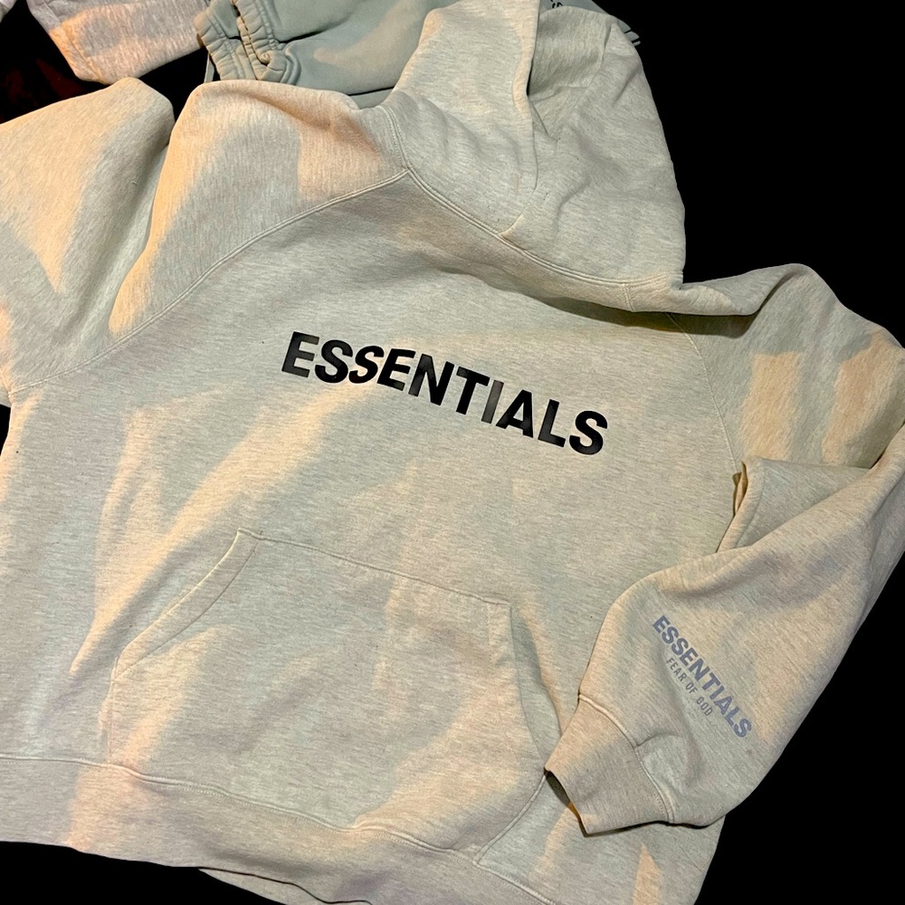 Men’s essentials pullover hoodie